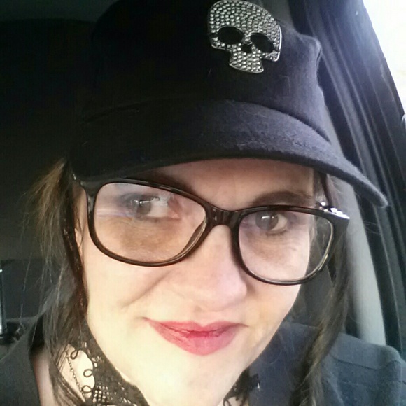 Meet your Posher, Mychelle - Picture 3 of 5